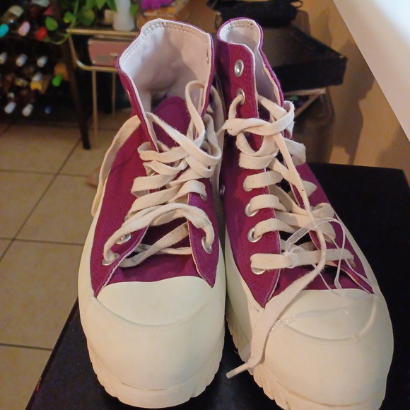 Converse - Picture 2 of 5